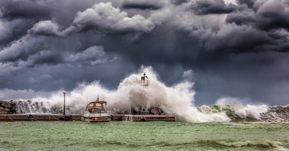 Cover Image for Hurricane Deductible Timing: Before Landfall, During, and After the Storm